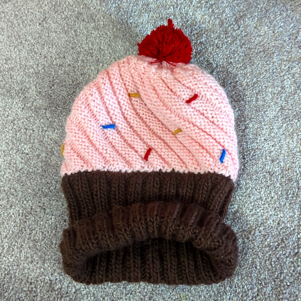Cooperative cupcake beanie hat
